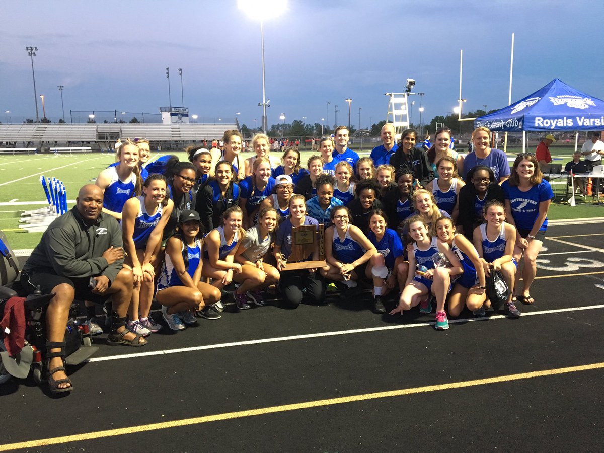 HSEAthletics's tweet photo. Hamilton Southeastern 2017 @IHSAA1 Sectional Champions!  #WeAreRoyals https://t.co/eSEoUAa9Ko