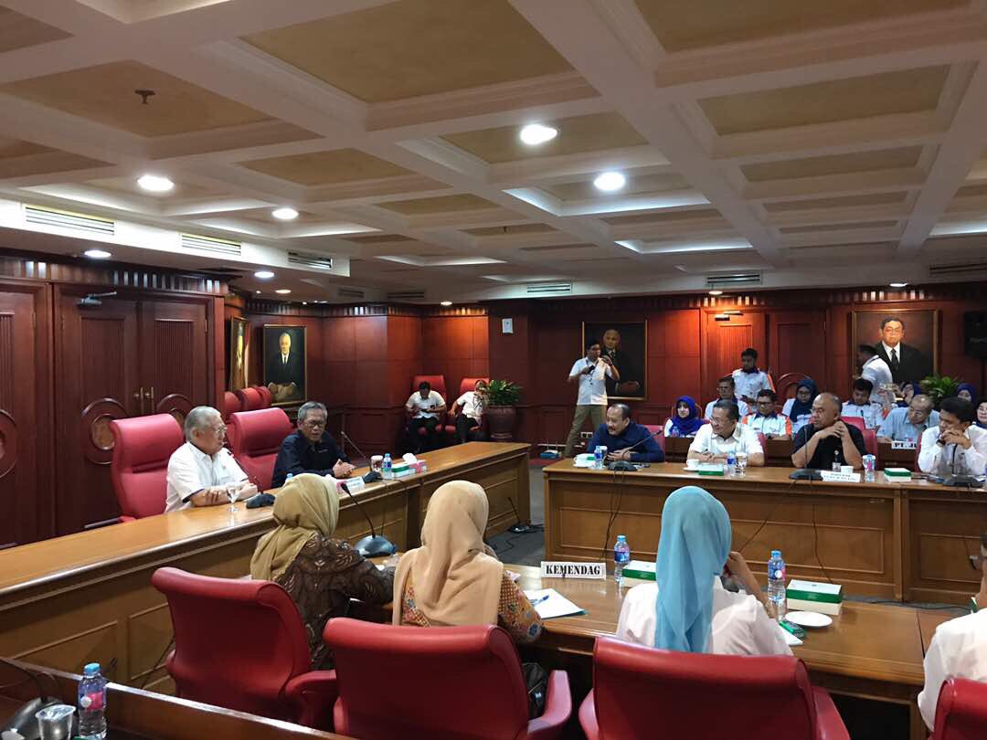Pertemuan <a href="/Kemendag/">Kemendag</a> @EnggarMendag dengan Direksi Perum BULOG dan jajarannya terkait Gerakan Stabilisasi Pangan #GerakanStabilisasiPangan