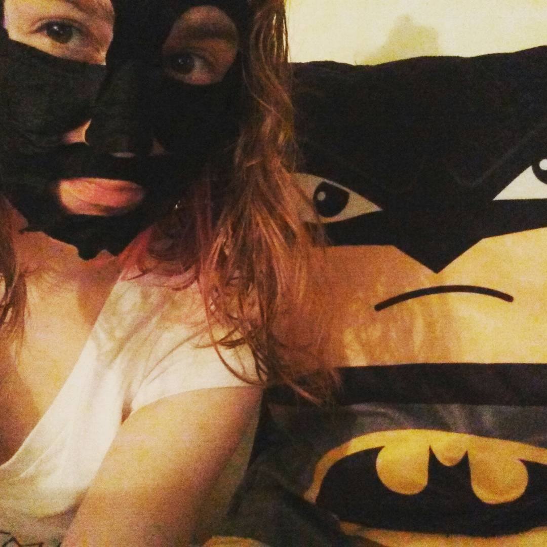 unboxing_jess's tweet photo. Also, tell me Batman doesn't use this mask too! We're totally twins! 😂#ilovethismask #yestomasktime #DaisyVoxBox @yestocarrots @Influenster https://t.co/asvQasehWK