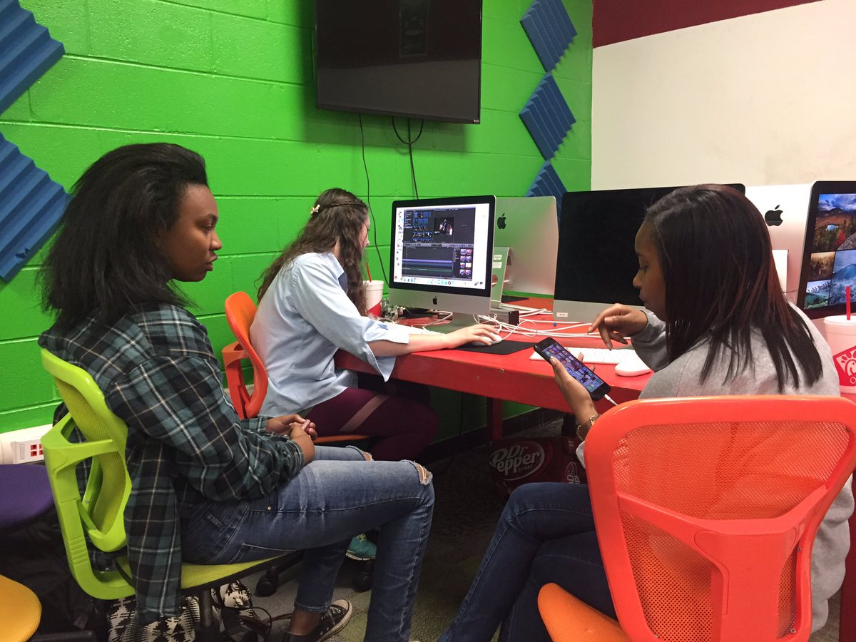 "I have just one more change...don't judge me"--<a href="/STEMcha/">STEM HS Chattanooga</a> juniors finalizing video for @SongbirdsGuitar @TheDynamoIs