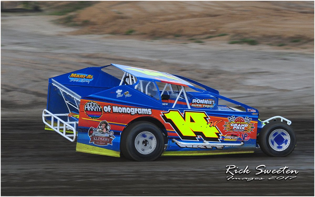 RSweetenImages's tweet photo. I wouldn't bet against any of these @bridgeportspeed regulars tonight. All looked good in qualifying. #stitchisback https://t.co/bmGS0wZCmv