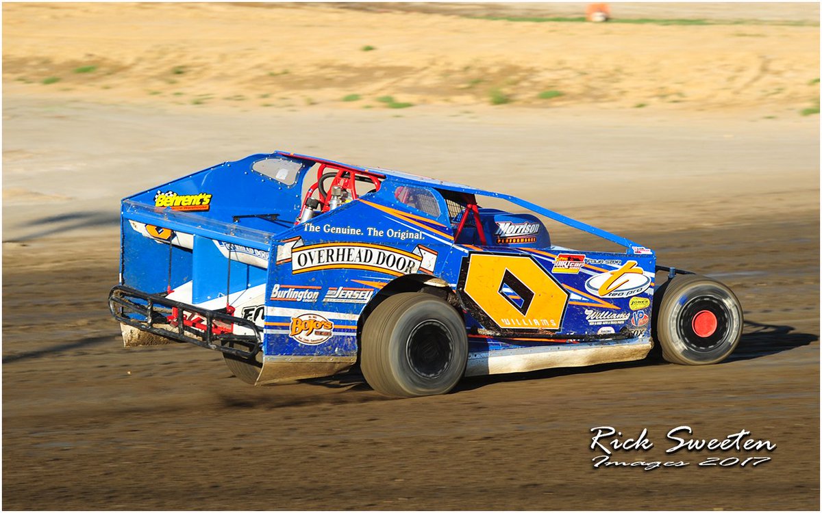 RSweetenImages's tweet photo. I wouldn't bet against any of these @bridgeportspeed regulars tonight. All looked good in qualifying. #stitchisback https://t.co/bmGS0wZCmv