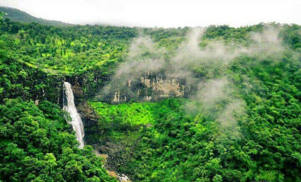 Dugarwadi Falls #Nashik :Adventureous track of #Sahyadri hills during summer & fascinating #Waterfall in monsoon  #VisitMaharashtra #Tourism