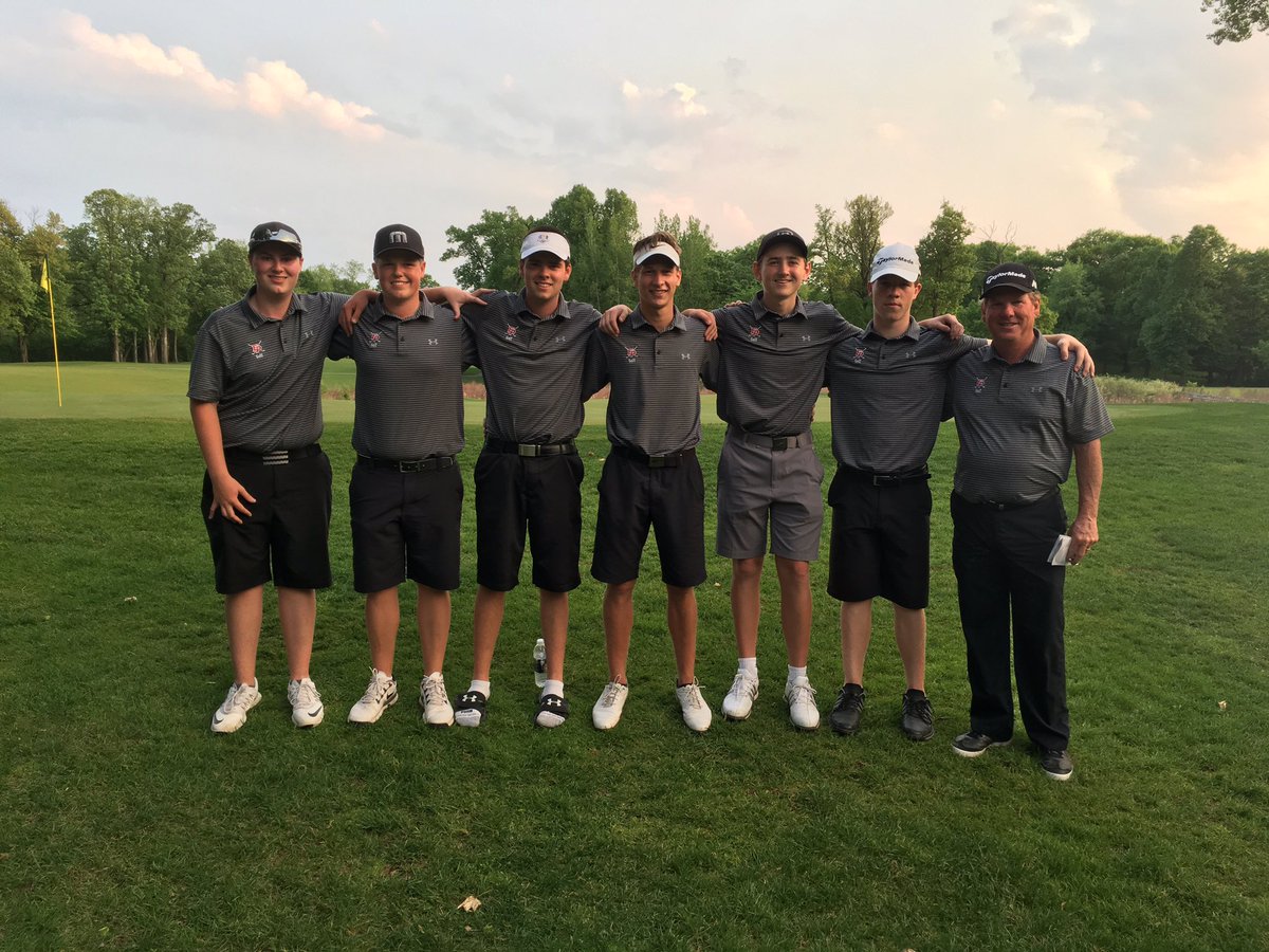 EPHSBoysGolf's tweet photo. Varsity takes down #1 ranked Wayzata Trojans at Bearpath! #wagonsempty https://t.co/zQDgLVwfVa