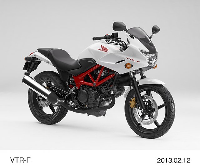 公式 b Bike バイクにまつわるヒストリー 本日はvtr Fです ハーフカウルが特色ですね Honda Vtr ハーフカウル ホンダ b T Co Tuv3lwyvct