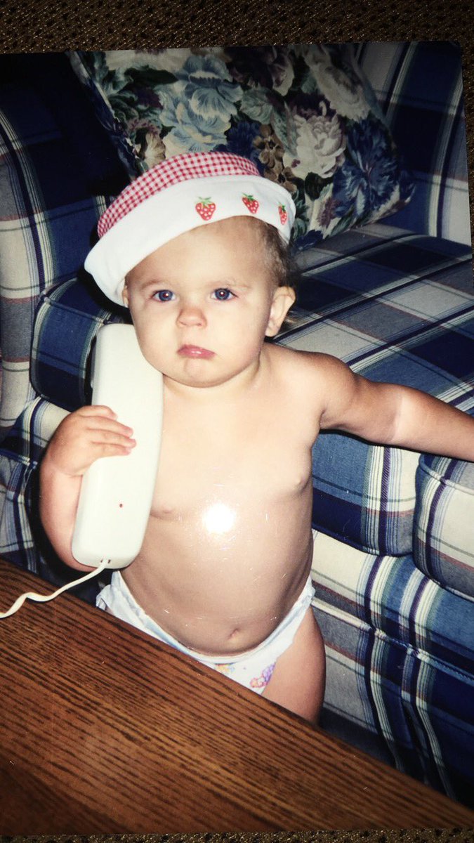 emschroeds's tweet photo. when no one in the group chat answers u https://t.co/k5ZdnZYhlg