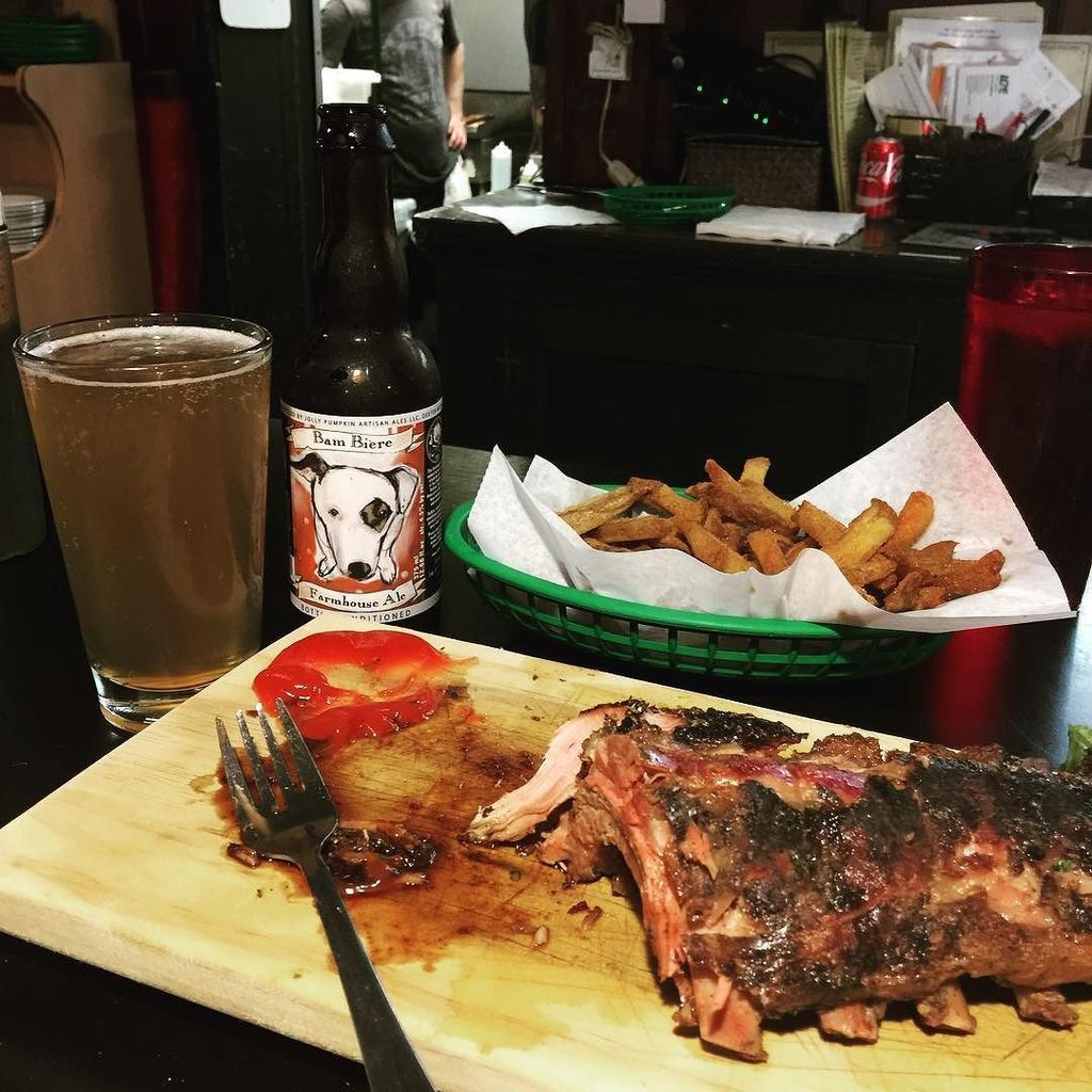 KLDavidOG's tweet photo. Ahhh dang. @hammerheads_ enjoying @jollypumpkin with baby back ribs #louisville #islegit #klwines https://t.co/FBx0G4UzUc
