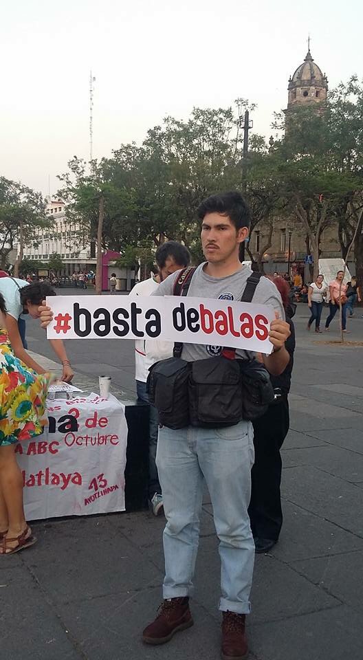 ContrasentidoMx's tweet photo. #BastaDeViolencia, no más #periodistas muertos en #Mexico https://t.co/7eFKmVWVHn