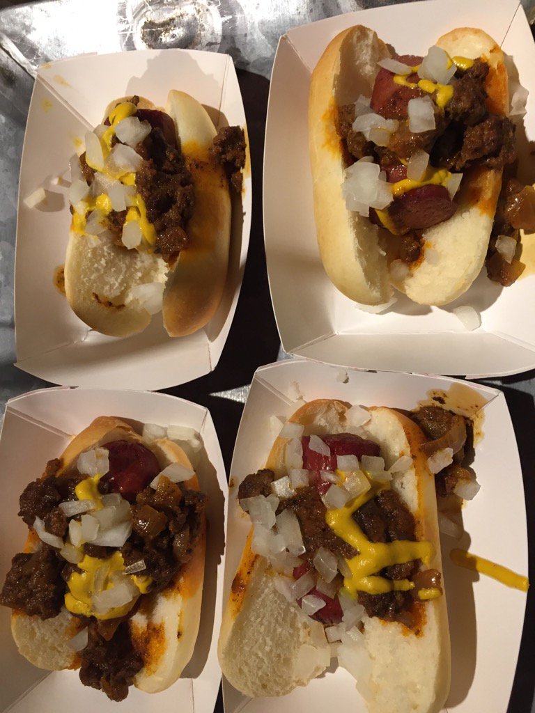FoodTravelist's tweet photo. You gotta love this authentic bite sized taste of Michigan with a classic mini Coney dog! #PureMichigan #FIGfood https://t.co/bYmnJ7iOCP