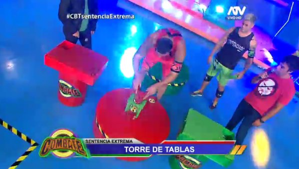 Combate_ATV's tweet photo. ¡Tercera competencia! ROJOS y VERDES se enfrentan en "Torre de tablas" ¿Quién será el próximo sentenciado? #CBTsentenciaExtrema https://t.co/ThZLvWBt3d