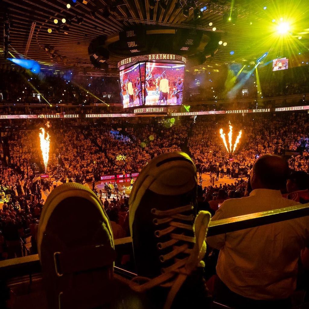 KelleyLCox's tweet photo. Life elevated ;)
#DubNation #DubLight #WarriorsGround https://t.co/MvotUvNW2V https://t.co/OHrEN4fukG