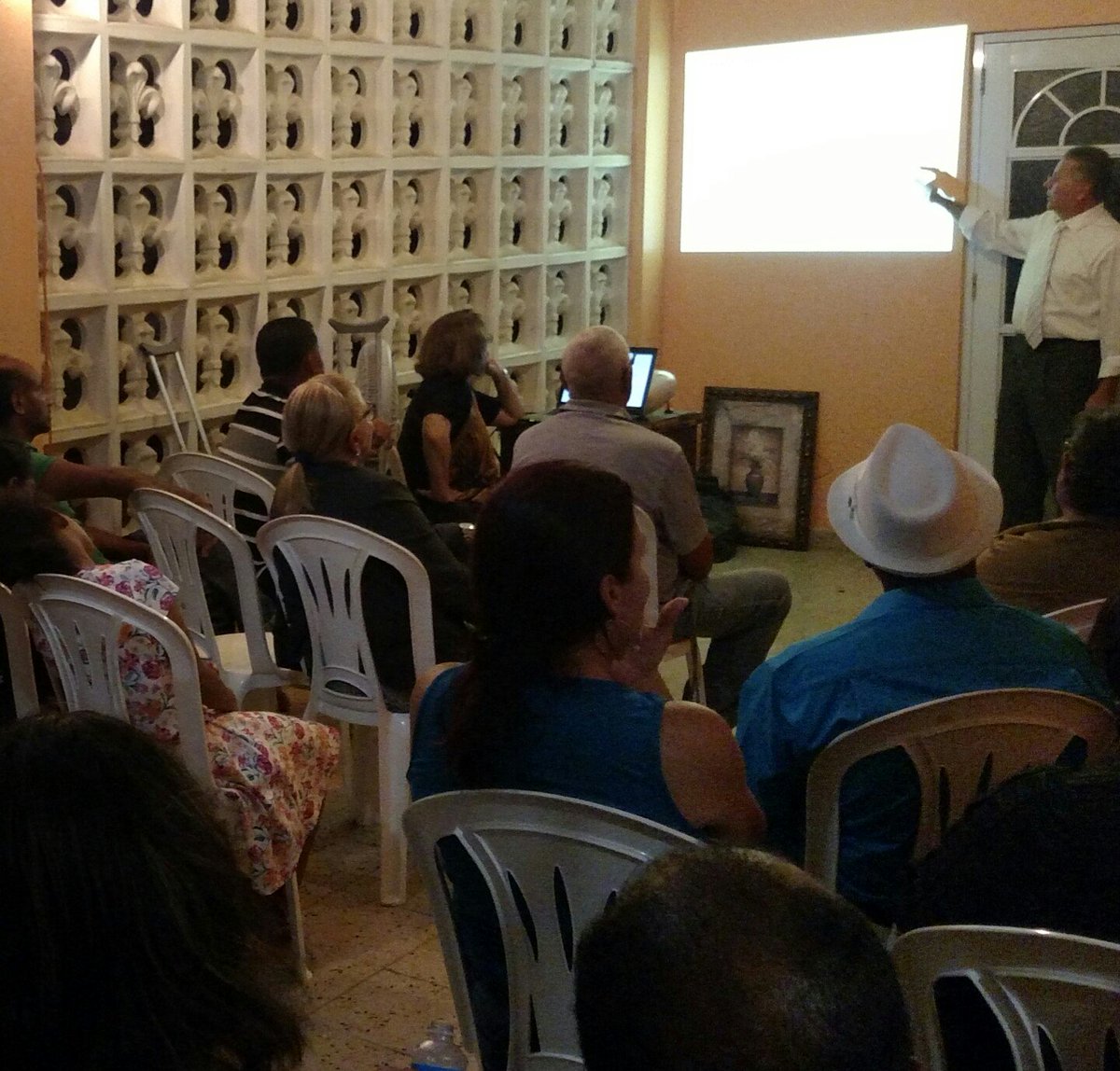 LU51PR's tweet photo. Con los Representantes Ángel Bulerín y José Aponte en tertulia ESTADISTA en Río Grande. Luchando por nuestra ESTRELLA. PR ESTADO 51. https://t.co/73VOQyZ4RN