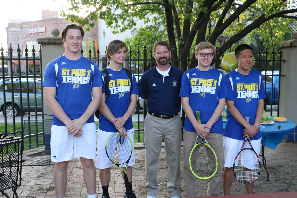 spxkctennis's tweet photo. Great group of seniors! https://t.co/H93NK0ap1F