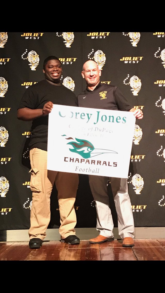clow_green_97's tweet photo. One of the best coaches I've had 🏈🤘🏾💯😈💉 https://t.co/394gnpKddD