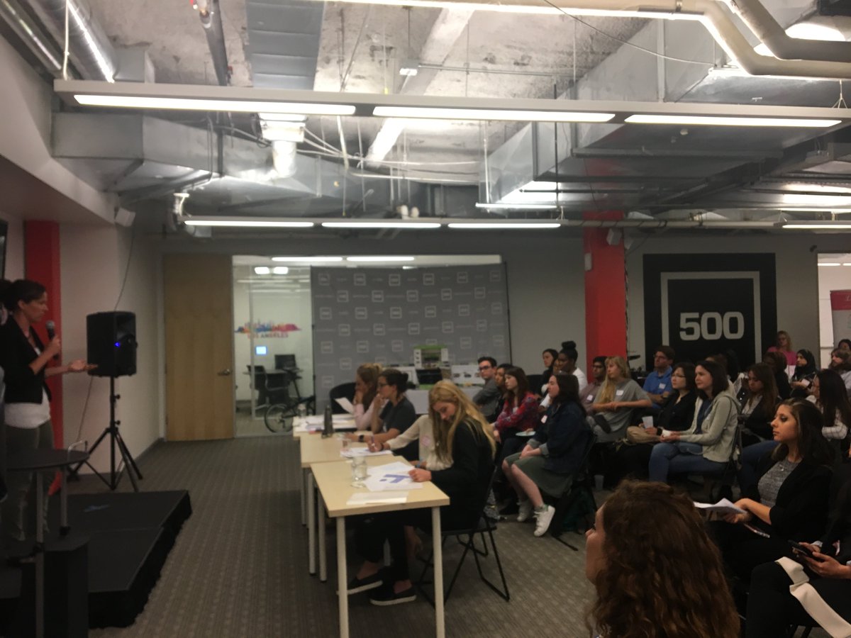 The Expat Woman tweet media