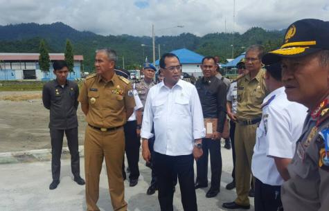 kemenhub151's tweet photo. #BeritaKemenhub Canangkan Tol Laut, Menhub Berkeinginan Bangun Perekonomian Sulawesi Barat https://t.co/ZE9XFdJPku https://t.co/FnoidWNMOD