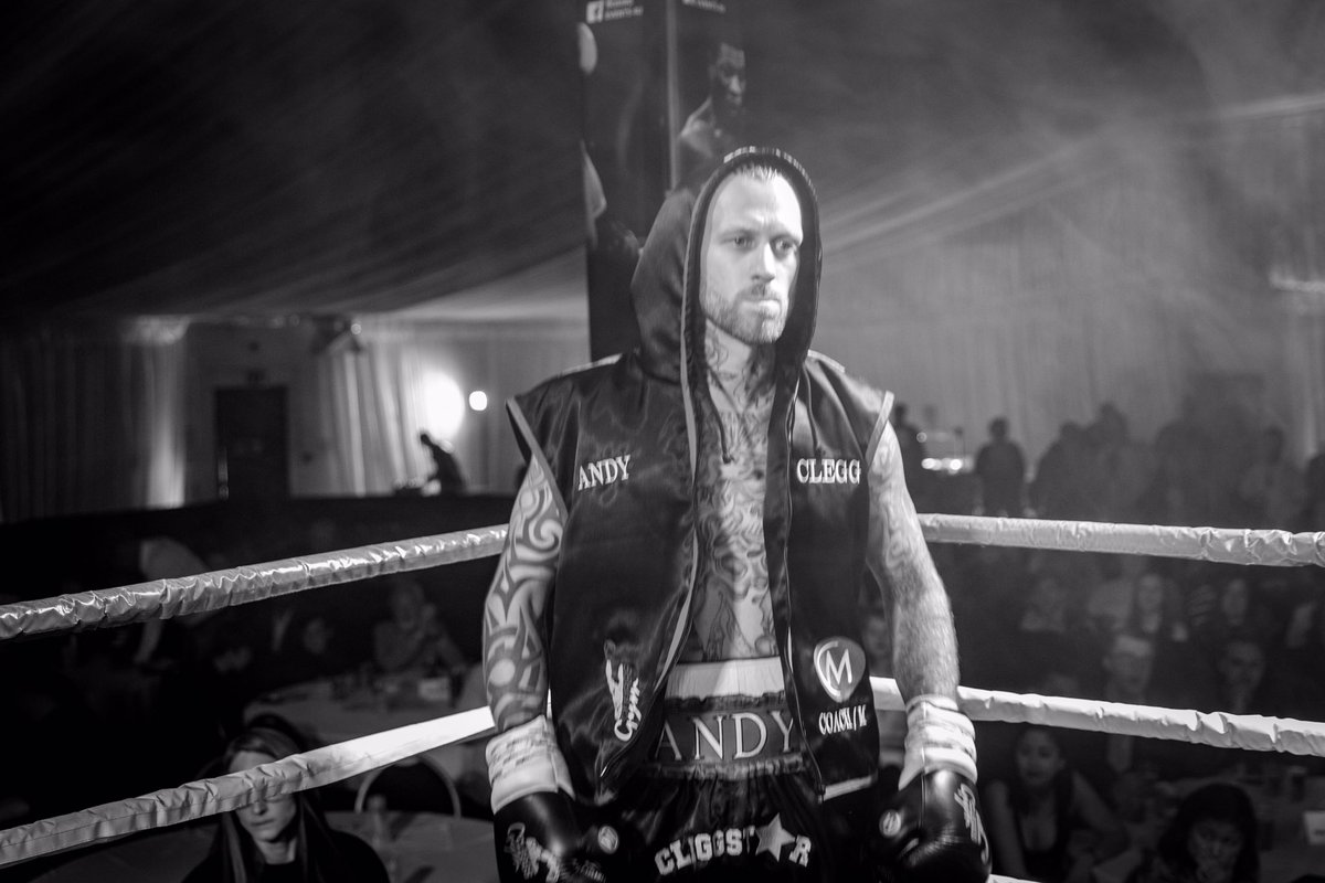 cleggsgym's tweet photo. In the zone 👊🏻👊🏻 @Coach_M_C 
#fighter #fighting #ready #titlefight #boxer #boxing #cleggsgym #coachm #herbalife24 #cleggstar #winner https://t.co/Nhl5KzWy0A