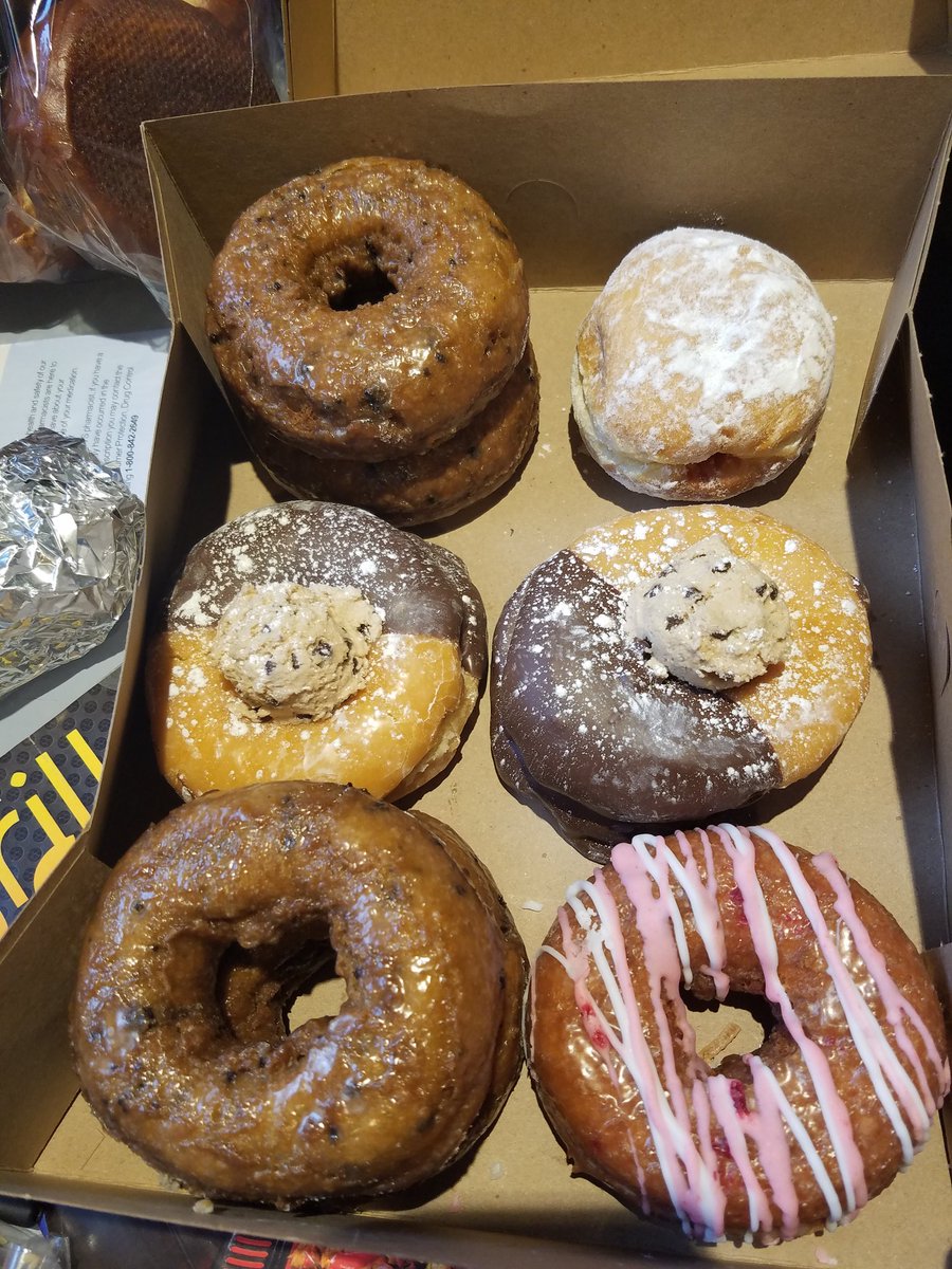 Daquinodesign's tweet image. Best Donuts Ever! @DonutCrazyCT #DonutHeaven