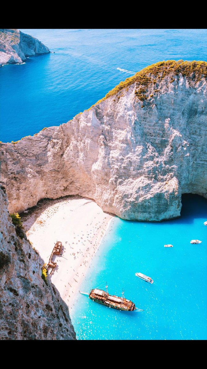 ItsLifeVibess's tweet photo. Navagio Beach, Greece https://t.co/cdXxiZ8YEx