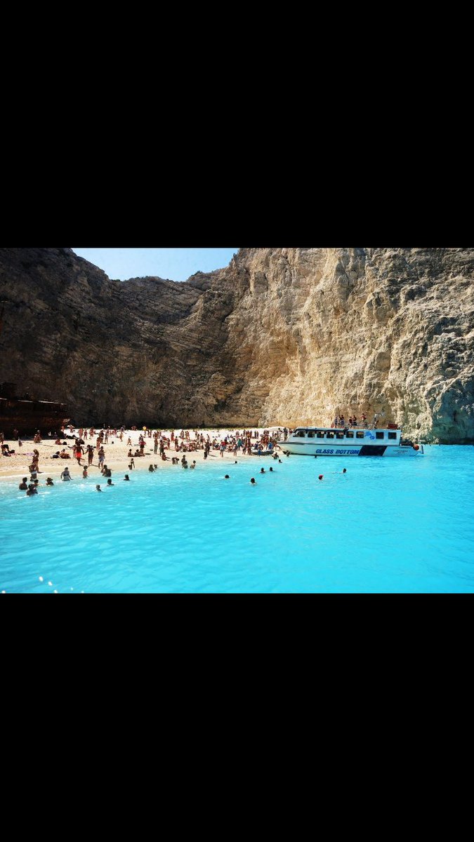 ItsLifeVibess's tweet photo. Navagio Beach, Greece https://t.co/cdXxiZ8YEx