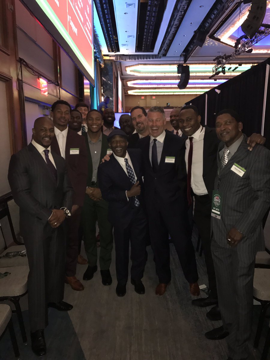 erikcoleman's tweet photo. With my brothas backstage! Both current and former @nyjets at the United Way Gridiron Gala in #nyc #gridirongala #blessed #nflbrotherhood https://t.co/vBoZUEObnq