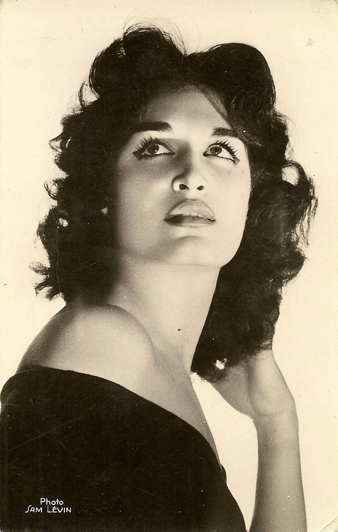 DalidaYolanda's tweet photo. Il y a 30 ans en ce mois de mai 1987 #Dalida est morte ... https://t.co/YzhEosL8Yx