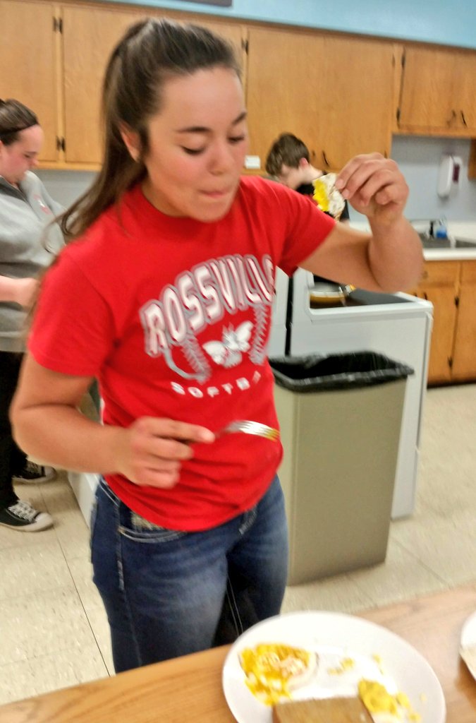 RossvilleFACS's tweet photo. Great end to an egg-celent lab day! #NutritionandWellness #egglab #punnyyolks @RossvilleSchool https://t.co/6RCmaYAZ0Y