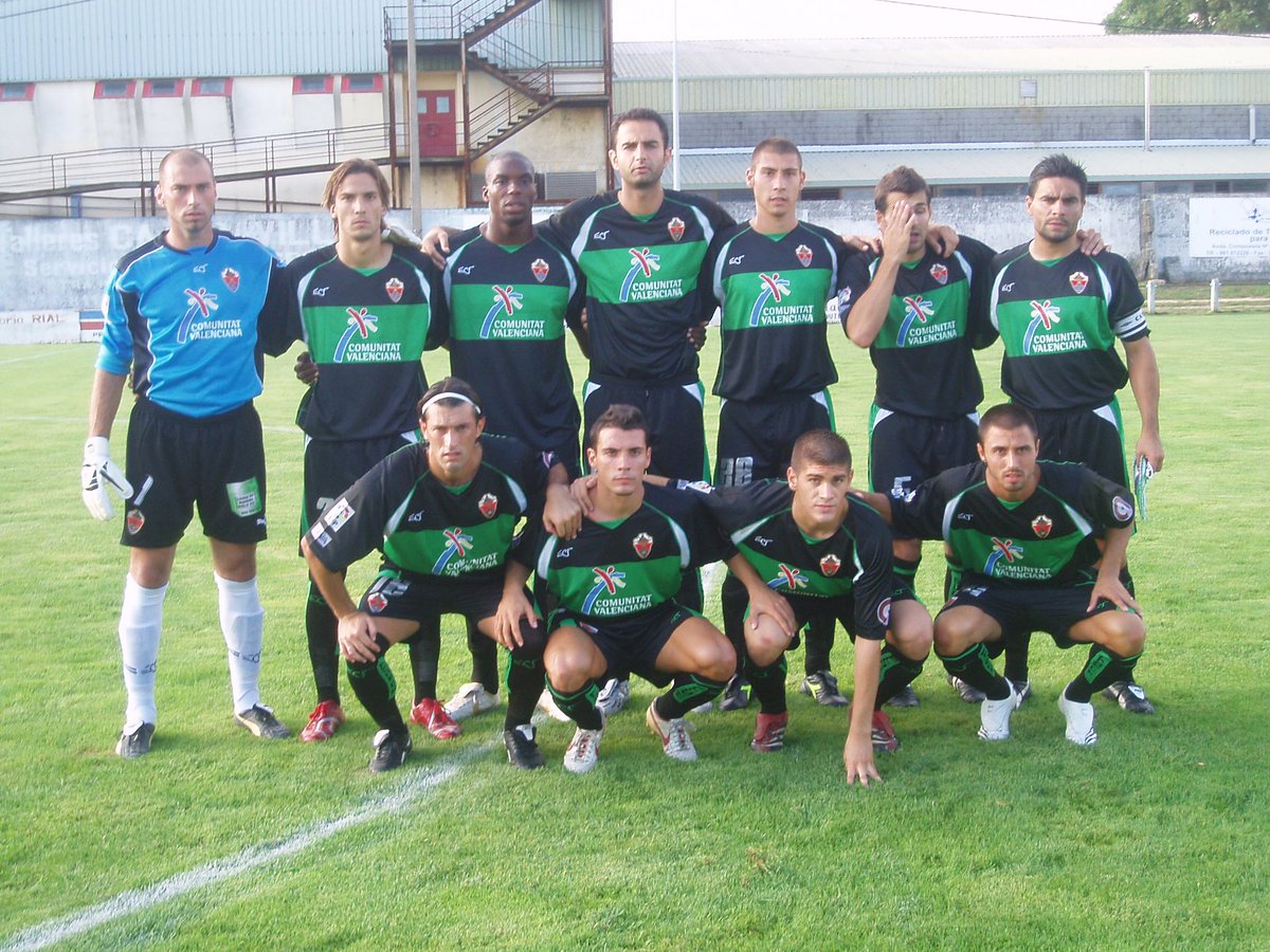 willy_caballero's tweet photo. Ahora más que nunca haciendo fuerza por @elchecfoficial. Estos colores están en mi corazón y en mi familia. Éxito para estos partidos. https://t.co/qW9VZdSBLK