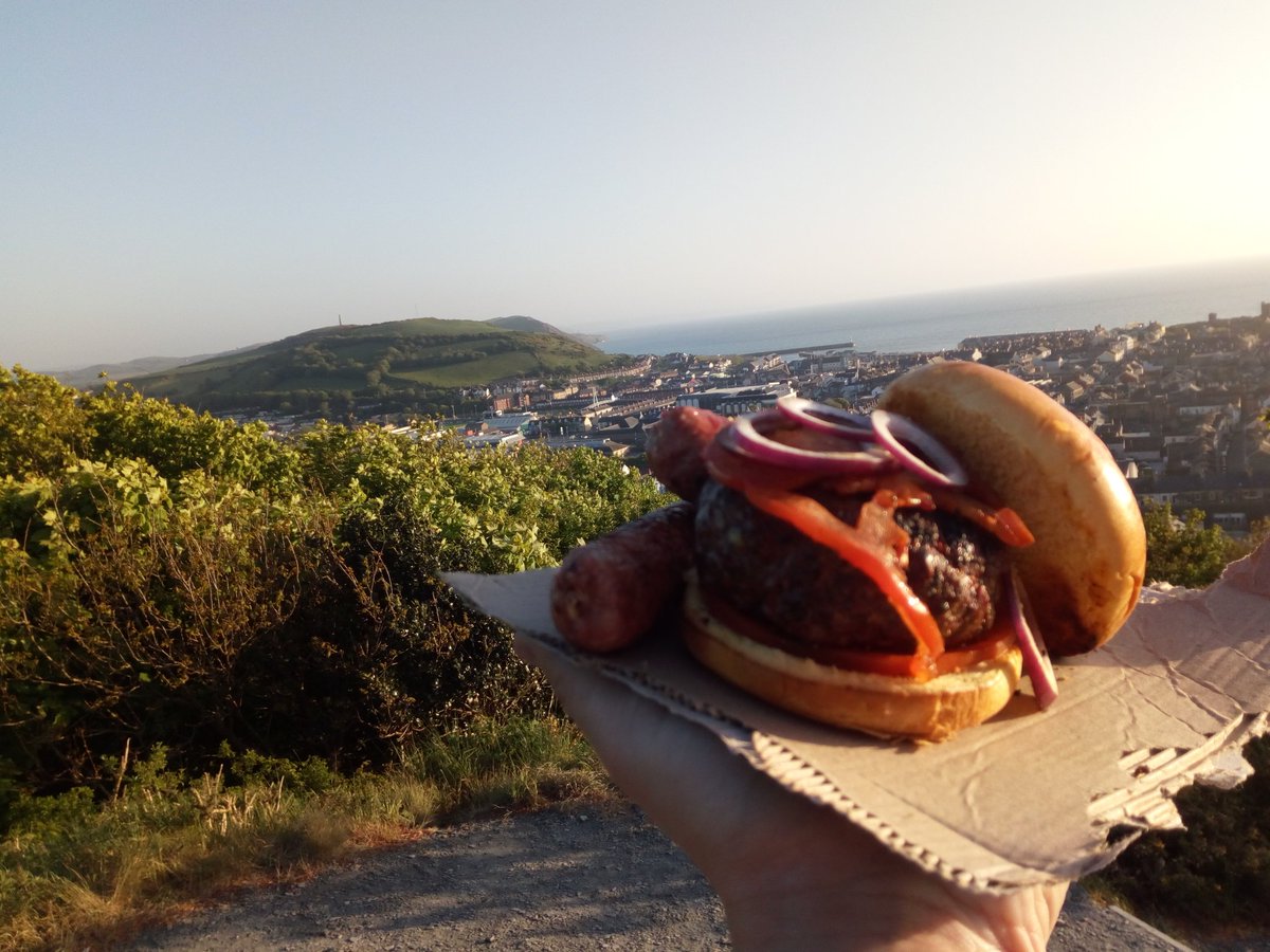 BigStu19274's tweet photo. @ruthwignall #baybbq #noplaterequired #homemadeburgers #whataview #Aberystwyth 💗 https://t.co/dzJtRBoCeD