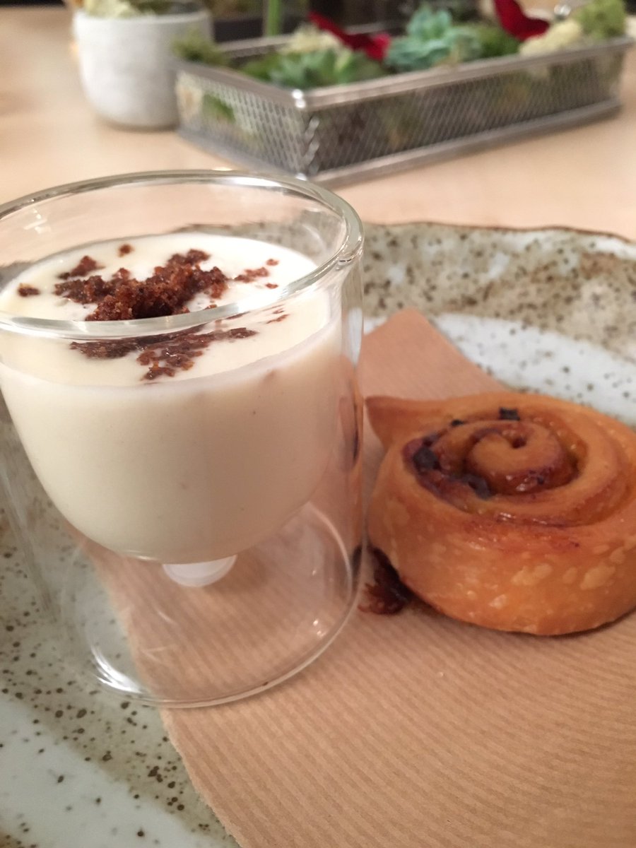 PaulJ_AP's tweet photo. Jerusalem Artichoke Veloute, bacon jam croissant #dineSW9 @PaulJ_AP @ALISON_PRICE https://t.co/5uxhYfoax9