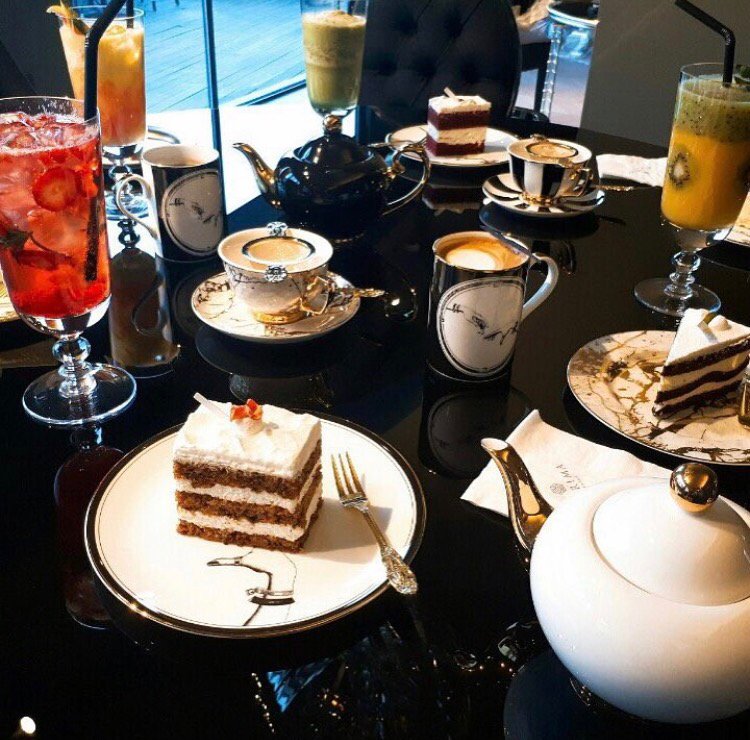 A bizarrely elegant, High-Tea affair... featuring the Creation Of Madam side plate and mug 👌❤️
