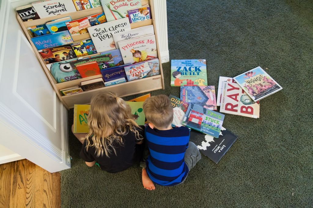 smarthappymom's tweet photo. It is so nice to have a dedicated place for our library books.  #raisingreaders #libraryshelf https://t.co/dtDBk7bejM https://t.co/UwpBEm4XPO