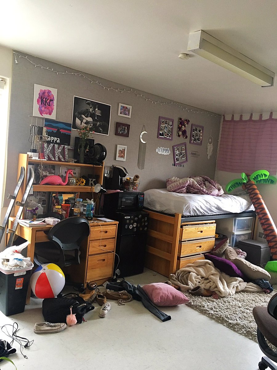 kmckenna03's tweet photo. Day I moved in vs. Finals week
#finalsprobs #whoops https://t.co/ji7KAUI0ZX