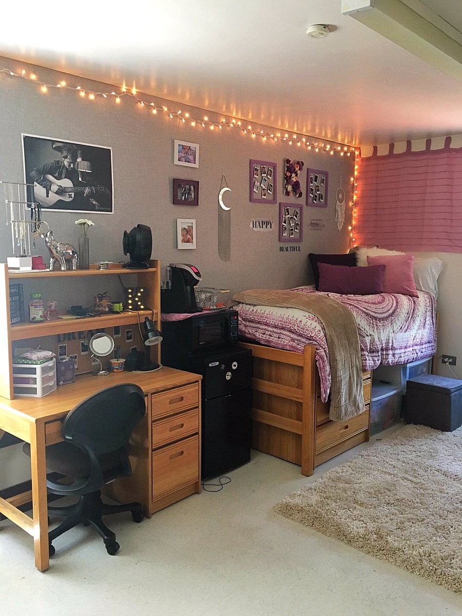 kmckenna03's tweet photo. Day I moved in vs. Finals week
#finalsprobs #whoops https://t.co/ji7KAUI0ZX