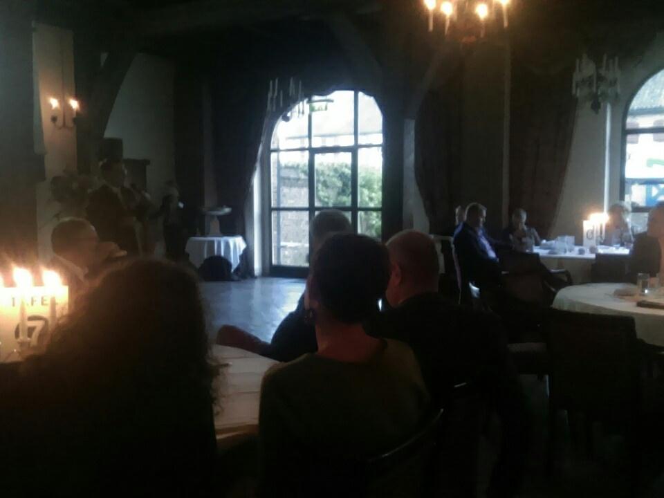 Voorzitter <a href="/nielsejoosten/">Niels E. Joosten</a> sluit de avond af. 'Captains of industry in #GLD weten elkaar te vinden. #Rifkin inspireert bij versnelling #GEA.'