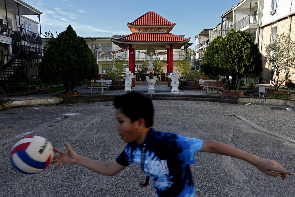 latimes's tweet photo. How Houston has become the most diverse place in America https://t.co/AMAoBqNCTG https://t.co/JxOVQTVIlR