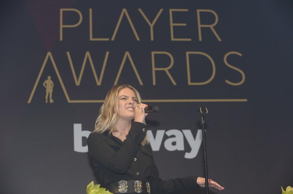 whufc_malaysia's tweet photo. 2016/17 Player Awards!
@louisa ✅
@davidgold ✅
@TonyCottee9 ✅
@beewestwood ✅
@Noble16Mark ✅
🏆 #WHUAWARDS https://t.co/q5fpp4Hhvu