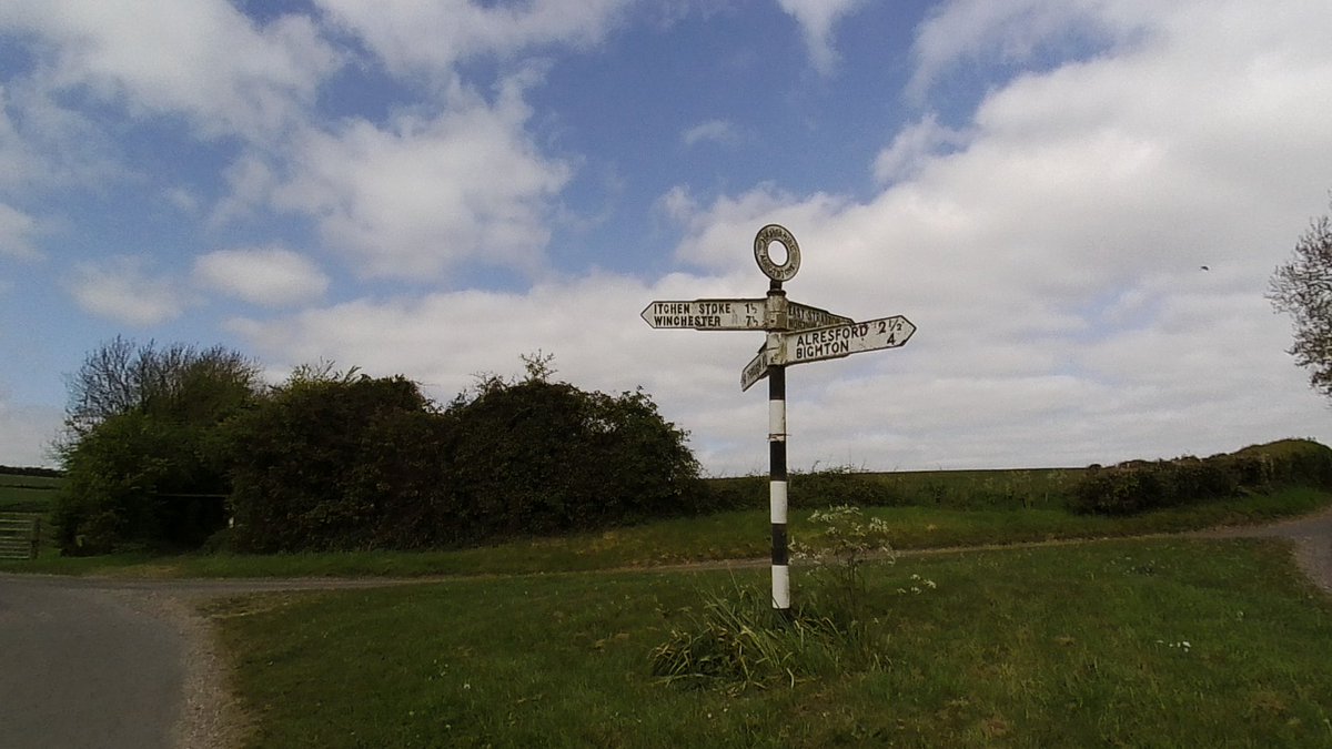 smarklight's tweet photo. Went for a 61.2km long run https://t.co/XDFP5u5tn8 #strava #TheOxDroveWay #Run1000Miles #GetOutside #WayfarersWalk https://t.co/VJJ5rhUGa6