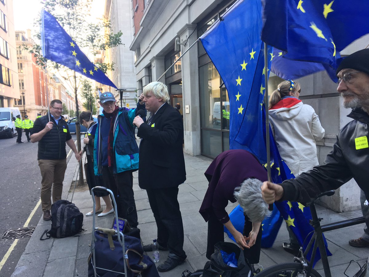 ChelsClive's tweet photo. Nice little surprise for Theresa May at broadcasting house tonight
Flat out 1/2 day planning
#antibrexitfloat https://t.co/N12TkCjqTy