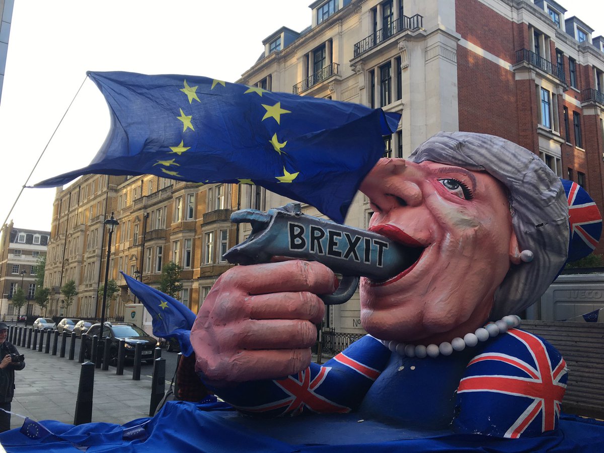 ChelsClive's tweet photo. Nice little surprise for Theresa May at broadcasting house tonight
Flat out 1/2 day planning
#antibrexitfloat https://t.co/N12TkCjqTy