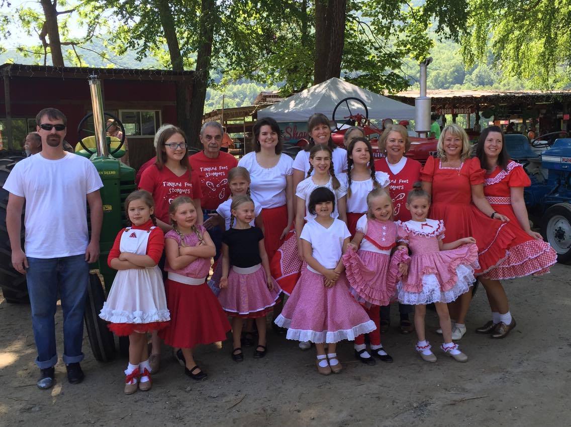 DarnellFarms's tweet photo. Tangled Feet Stompers from Bryson City, NC will kick off Strawberry Jam from 10am-11am. 
FB - https://t.co/wGkcLCcYwU https://t.co/CLSi5iSm6Z