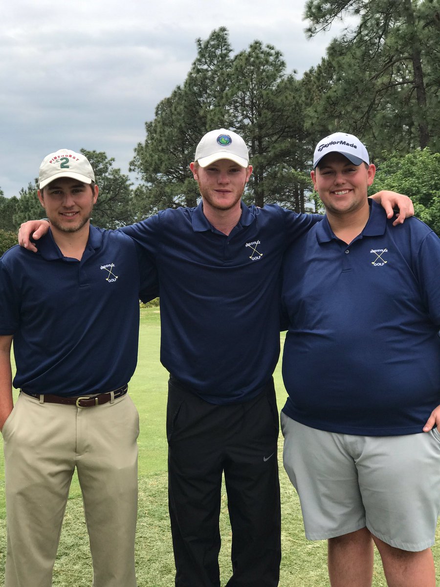 bradgreen34's tweet photo. These past 4 years have been the best of my life with my brothers! Walking off 18 one final time together was special! Love y'all boys ⛳️ https://t.co/jBopIIakl8