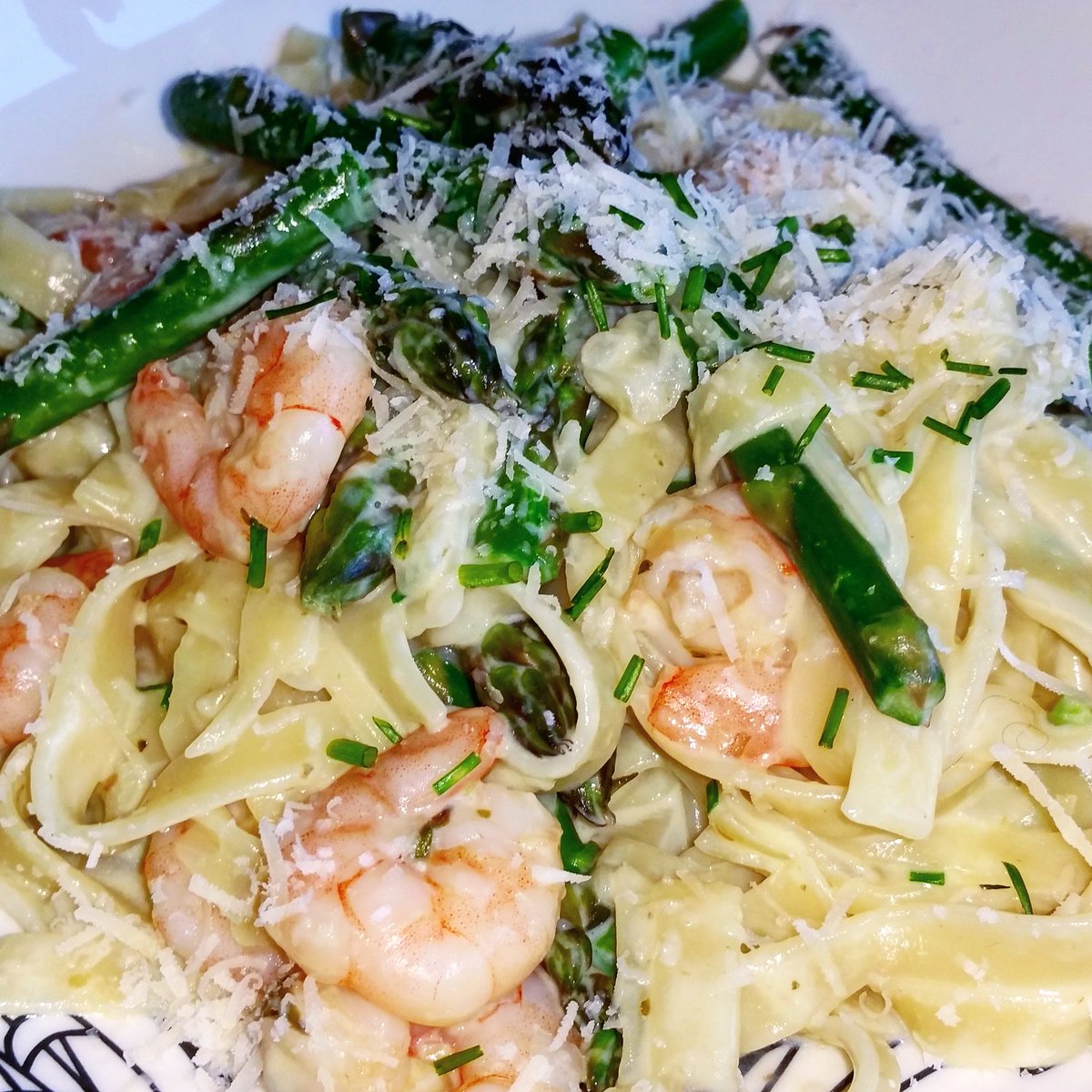 OrugaNafo's tweet photo. Cozy pasta after busy painting day!
Prawns asparagus garden chives
#pescatarian #pasta #alpro #healthyeating #healthyfood #healthyfoodfast https://t.co/hd4G1NgFLw