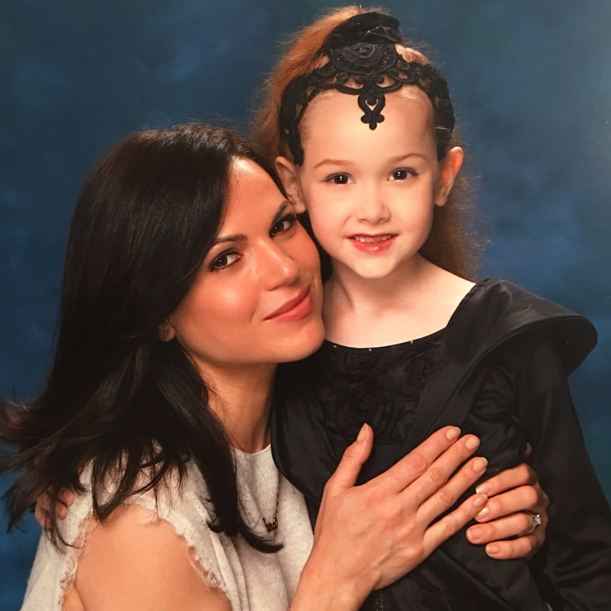 EvilRegalElla's tweet photo. @lizjaclyn23 @fred_diblasio @OnceABC @LanaParrilla @EvilRegalRath @sherwood_ann @HardestyRae @RegalFamily @JulieCaitlinB Forever my Queen! #EvilRegals4Ever! https://t.co/Dgan5jiKTZ