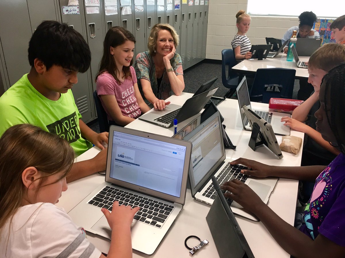 alvarezltech's tweet photo. @HicksElementary 5th graders getting ready for their big ePortfolio Panel Presentations. #digitalLISD #LISDlandt #theswolfpride https://t.co/S4TrqLjYME