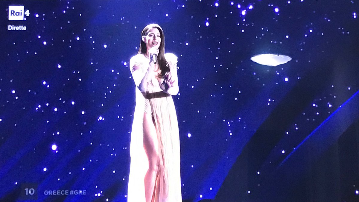 marianodiotto's tweet photo. La canzone greca è straordinaria! Già a loop | spacco molto sobrio e dance a go go #ESCgre #ESCita #CelebrateDiversity #ESC2017 https://t.co/1i79zX9RoG