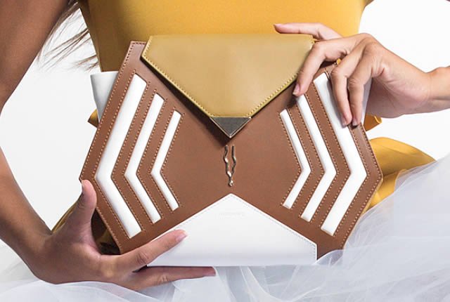 STYLEAMERICAmag's tweet image. Conoce el estilo femenino y futurista de los #bolsos de la marca @marcwavefashion en: ht.ly/SXR730bxdfa #StyleAmericaModa