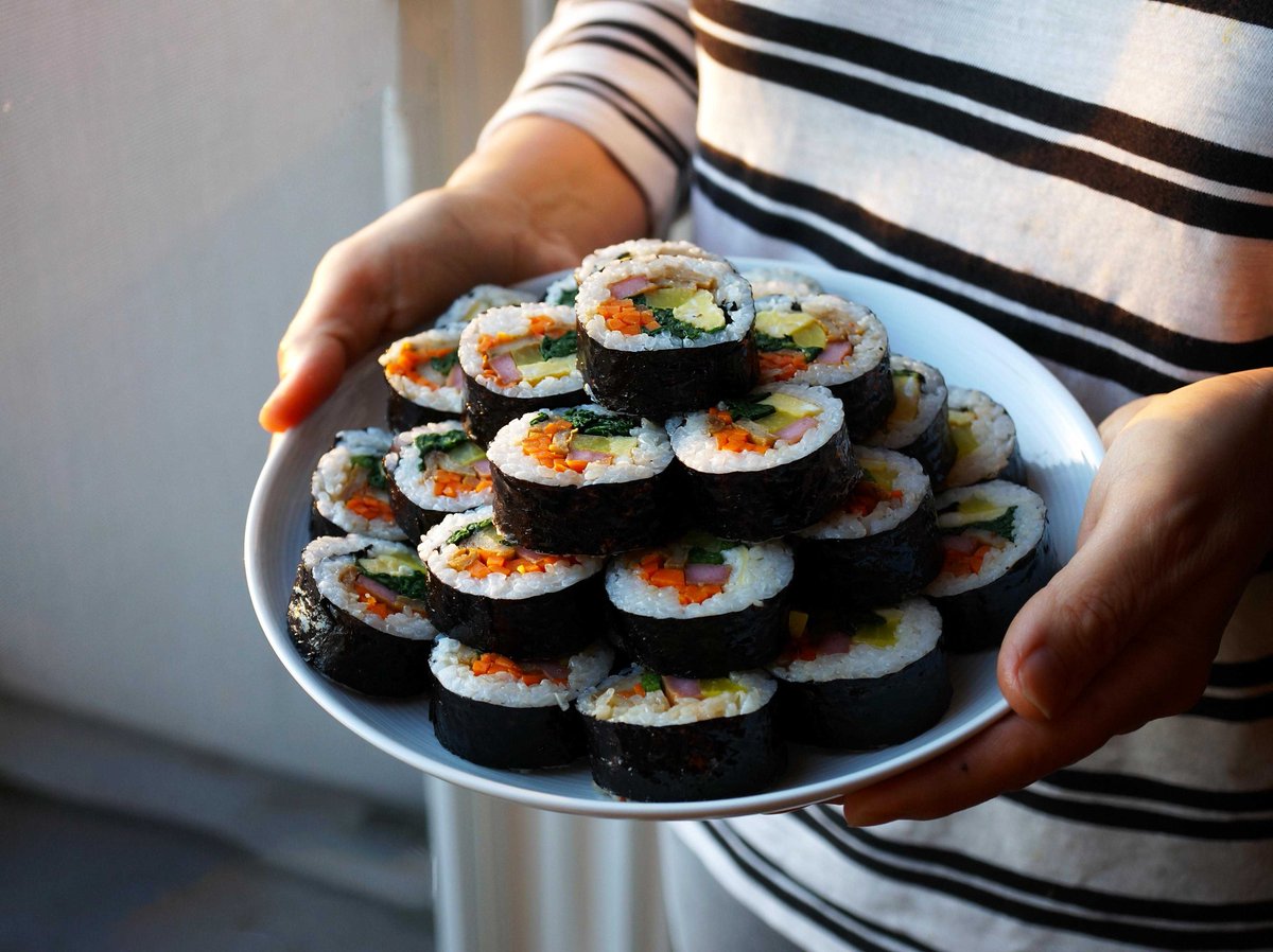 MissHangrypants's tweet photo. A1: My fave meal my mum makes is Korean Kimbap. I'd be so happy if I got it in my lunchbox! https://t.co/RjbiHTlmCy #Vitamix #feedfeed https://t.co/fi9s97PcrN