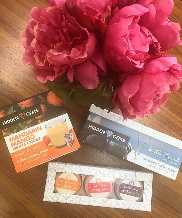 ShopAtShowcase's tweet photo. We're having another #MothersDay #Giveaway! 🎉 FOLLOW &amp; RT to #WIN a #HiddenGemsCandle Scent Box worth $110! (DL: 09/05 11:59pm EST) 😉 https://t.co/zjTwI2lJr9