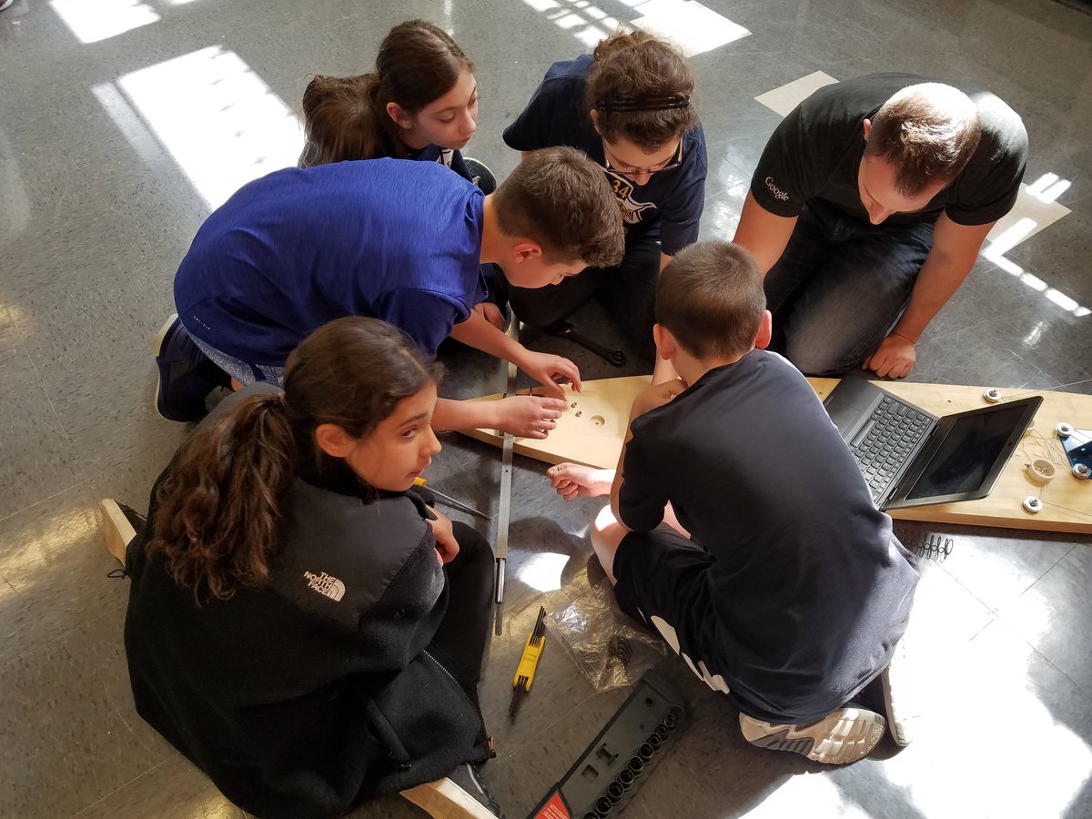 MoranasMakers's tweet photo. Our @IS34 Derby Team is showing off their capacity for #teamwork & #SelfInitiatedLearning. Give 'em the #tools then let them #build & learn! https://t.co/NAj1JebJzK